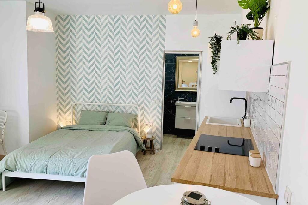Roof Top Luxury City Center Apartment By Namaste Elite توريمولينوس المظهر الخارجي الصورة