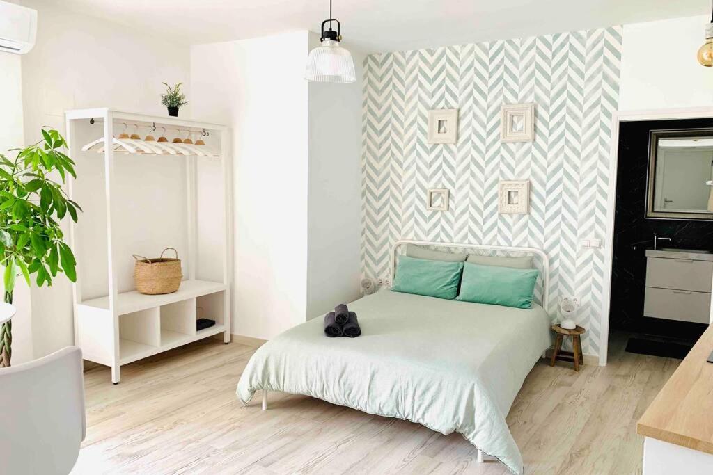 Roof Top Luxury City Center Apartment By Namaste Elite توريمولينوس المظهر الخارجي الصورة